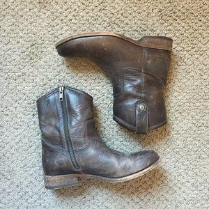 Frye Melissa Button Short boots in Slate (SIZE 6)